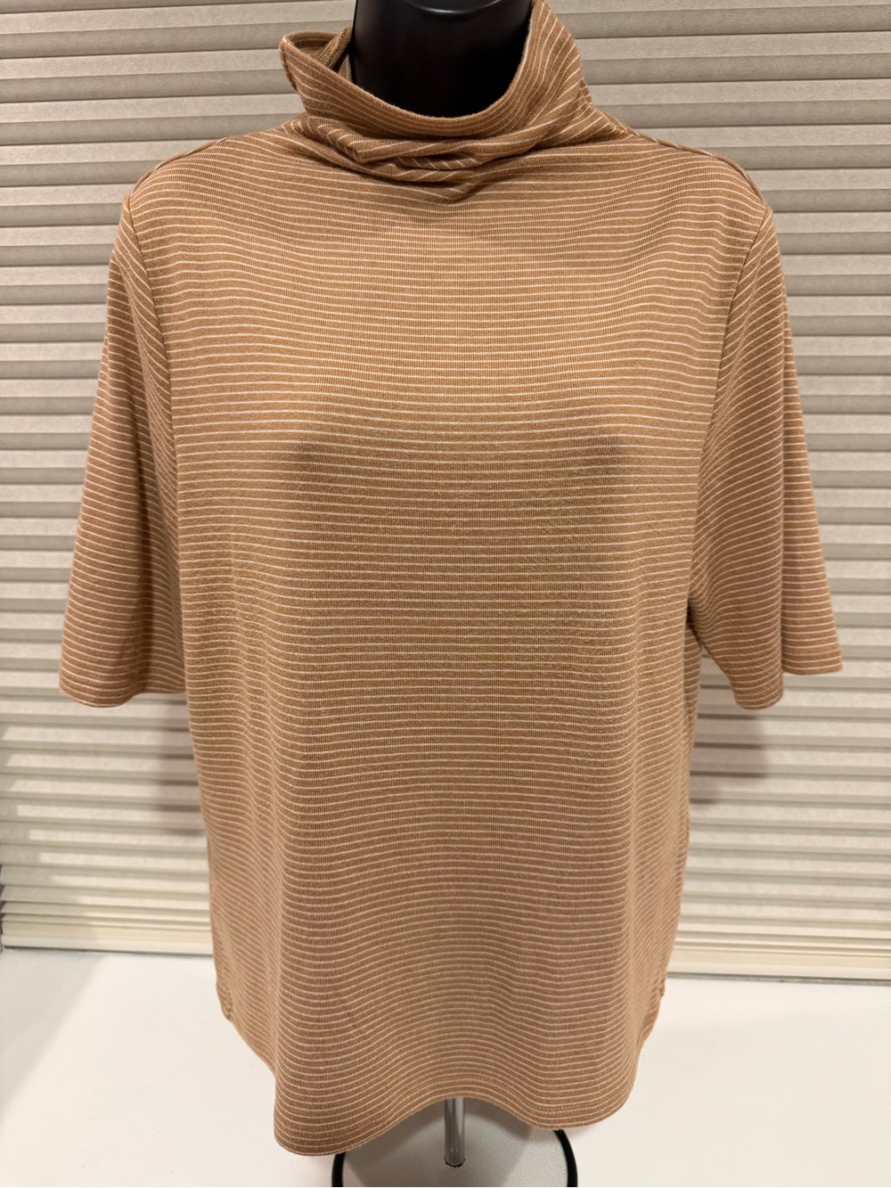 Banana Republic Tan Striped Short-Sleeve Turtleneck Sweater Women’s Large